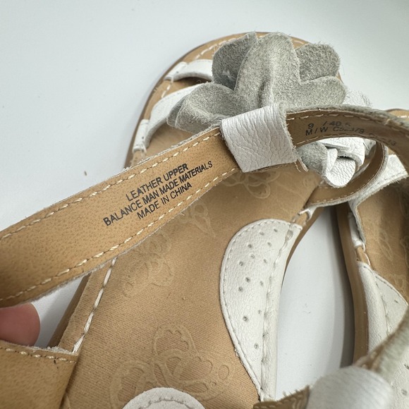BOC Born Strappy Sandals 9 /40.5 White Leather Floral Ankle Buckle Closure‎ Boho - Picture 10 of 14